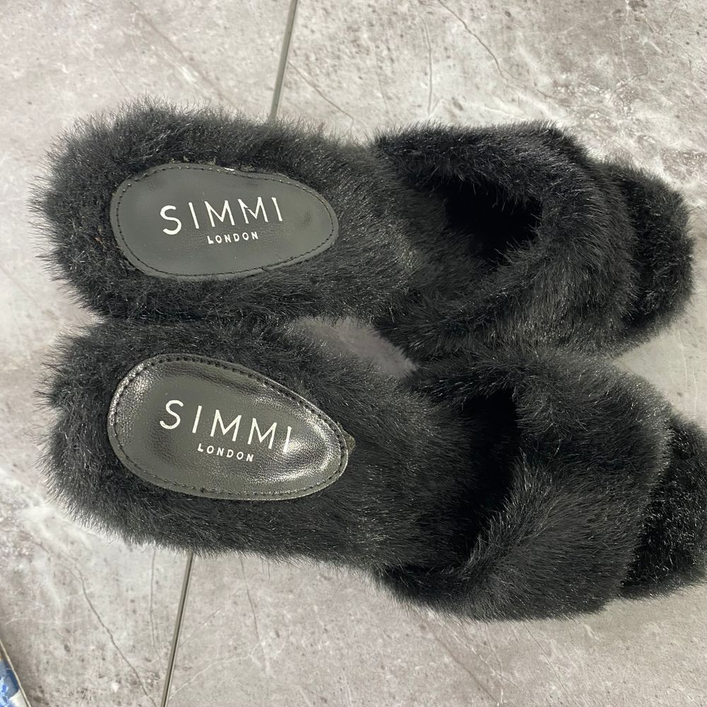 SIMMI Womens 7‎ London Black Faux Fur Platform Heeled Sandals Fuzzy Chunky Party - Picture 3 of 10